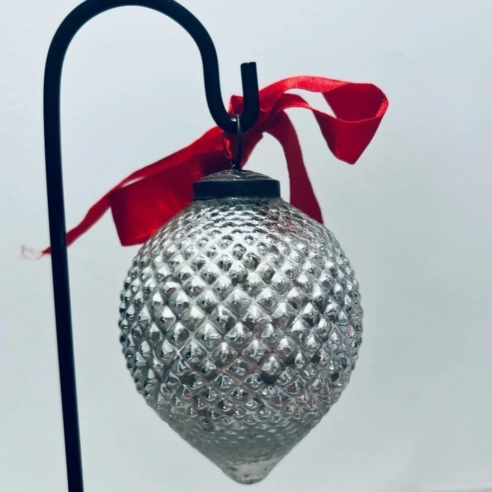 Vintage Pier 1 imports metal ornament